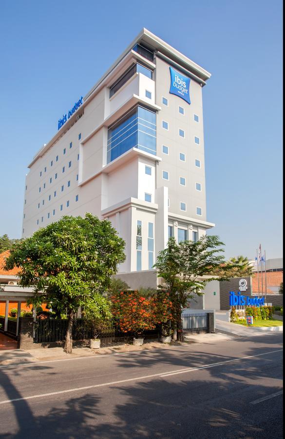 Hotel Ibis Budget Surabaya Diponegoro Extérieur photo