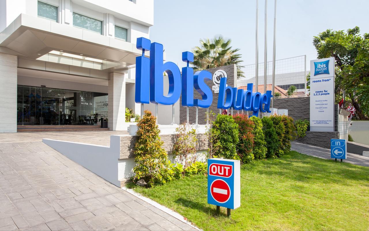 Hotel Ibis Budget Surabaya Diponegoro Extérieur photo